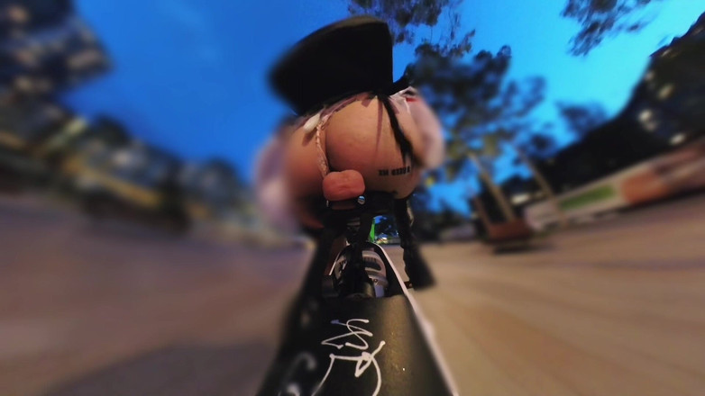 Asiansissypublic: Longo passeio de bicicleta com enorme consolo na minha bunda -...