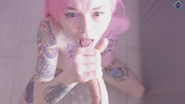 Karneli Bandi: Продовольственное порно сочный минет на кухне