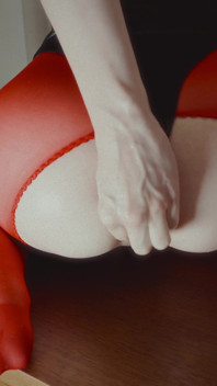 Anaal Vuistneuken in Rode Panty