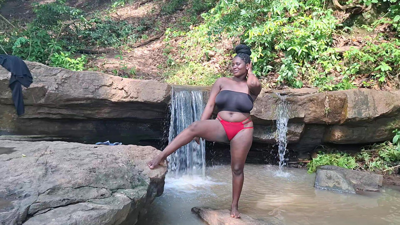 BMCs: Im Paradies kommt Purro in Kontakt mit der gewünschten feuchten...