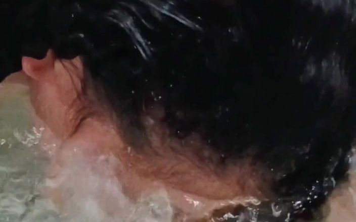 Anabel 693: 安娜在水下疯狂，大声音被听到
