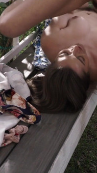 Riley Reid e Dani daniels fanno sesso lesbico all'aperto