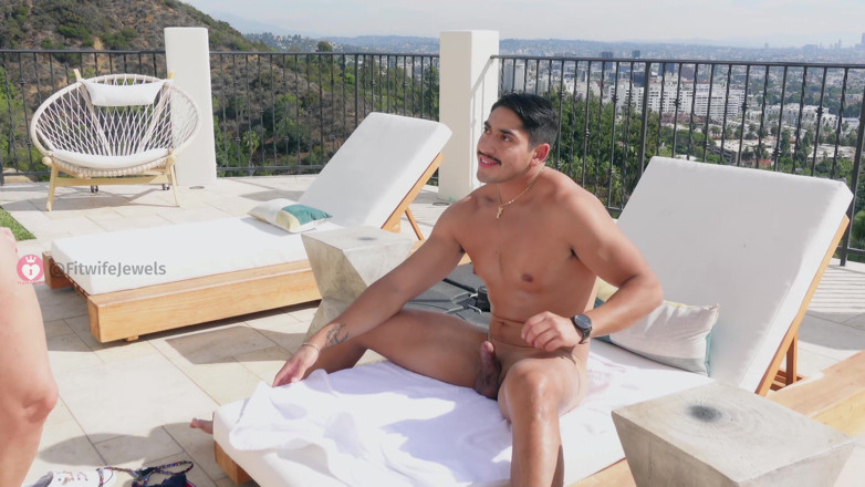 FitwifeJewels: Futai sexy în aer liber la piscină