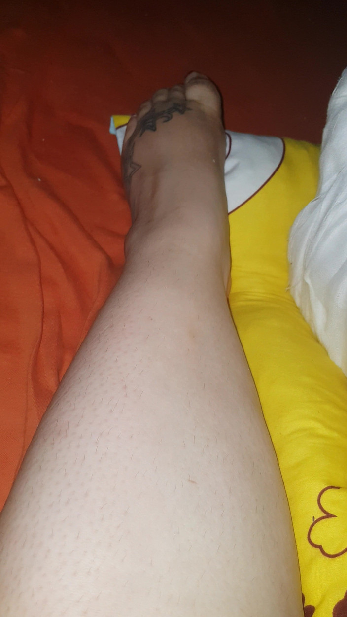 LoraBbw: Ich wackele mit meinen zehen, besetzt