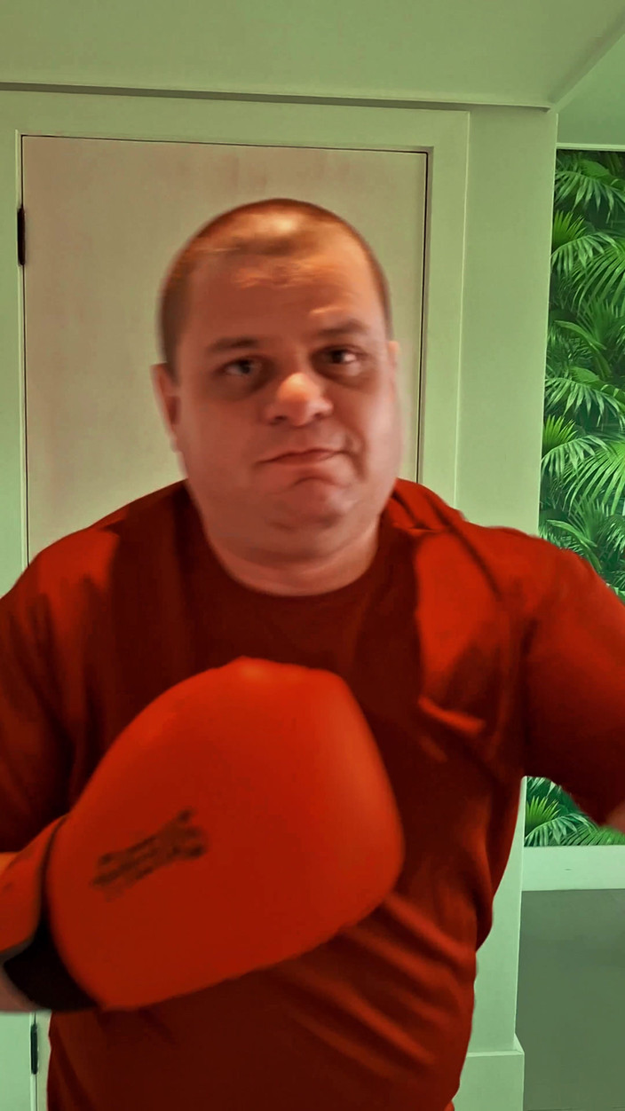 Combat and fetish: (no Vi0lence) POV Fight and the Secret Move in the...