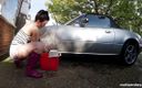 Faye Taylor: Mytí auta bez podprsenka
