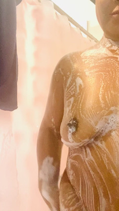 Luscious: Come Take a Shower with Peachy