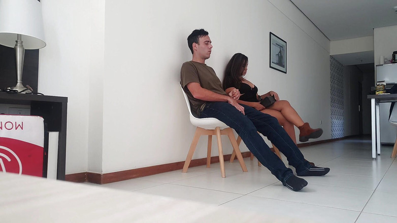 Latinascachondas: Flash kuk och suger kuk på sjukhuset