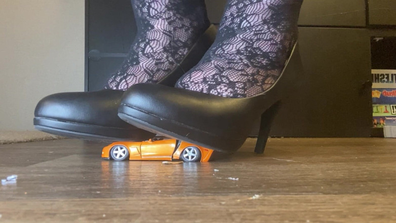 BellaBlast: Crushed Dreams: Giantess Bootyful Bella Blast Vs the Orange Sports...