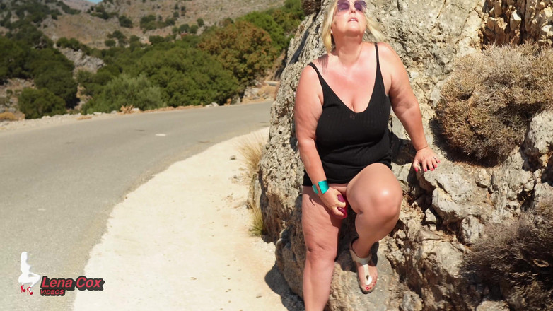 Lena Cox: Dzika przygoda squirting raw pleasure przy Mountain Road