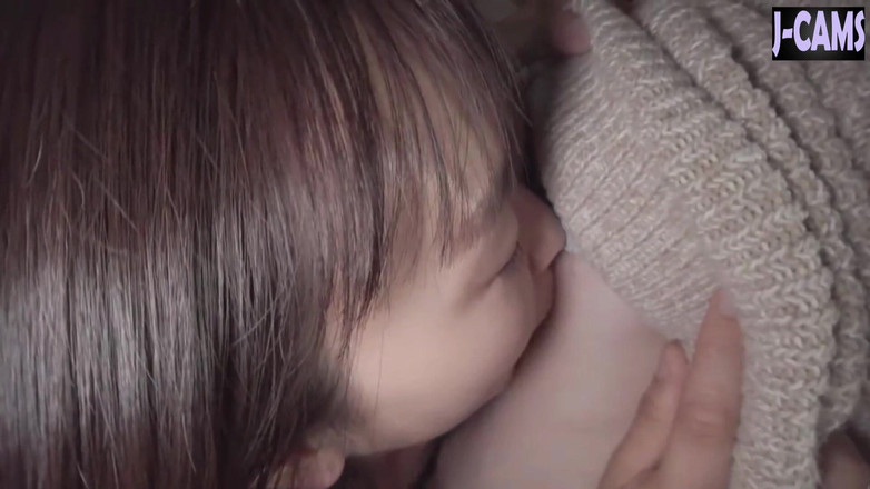 J-Cams: Sposato, prima esposizione. Primo affare, Una notte di abbandono proibito...