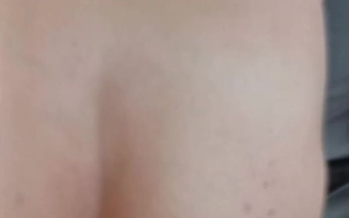 ModestAlexandra1900: Minha ex-colega de escola me fode enquanto me visita