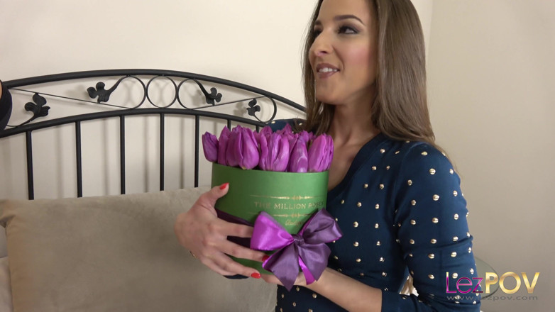 LezPOV: Amirah Adara o surprinde pe mama dulce Victoria Velvet cu...