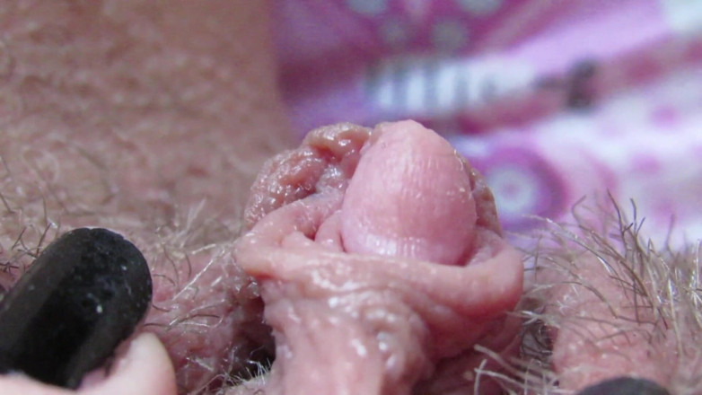 Cuteblonde666: De cerca mi jugoso clítoris grande