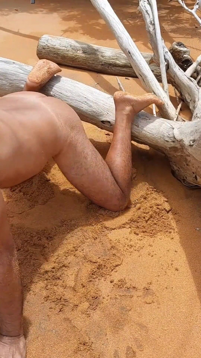 Ladysilvas: Ladysilva předvádí svůj opálený zadek s velmi sexy tan line...