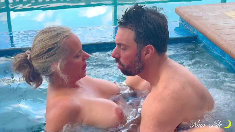 Nina Nite: Nina Nite Has Lots of Wet Fun!