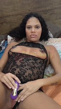 Linda Mulher Grávida Se Masturba até O Orgasmo Com Um Vibrador Durante Uma Sessão Solo.