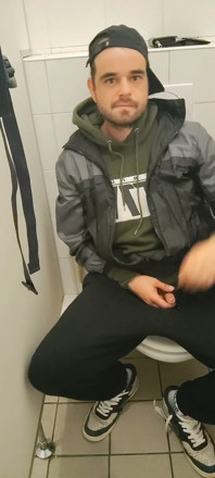 Tuvalette güzel bir günden bir video