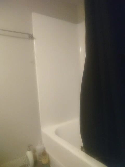 K8e Snow: Kleren passen in de badkamer