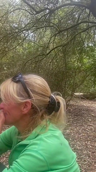 Ta inte ut din kuk, sperma i min mun - avsugning i parken
