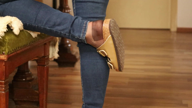 KimisWorld: Nylons &amp; Skinny Jeans - Colgando en Sandalias Clásicas