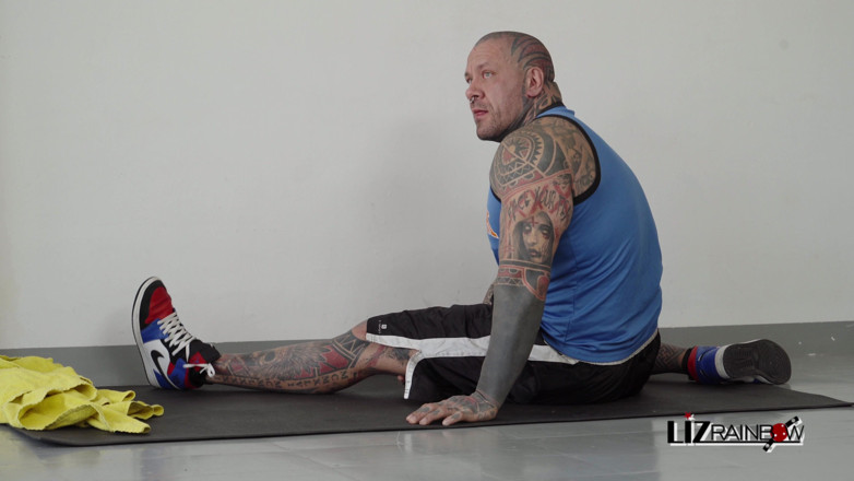 Liz Rainbow: Rough Hardcore Throat Fucking in the Gym