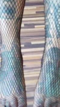 Tatuada senhora de meia arrastão