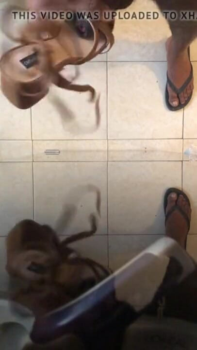 Sexy sereppu: Mencuba Sandal Baru