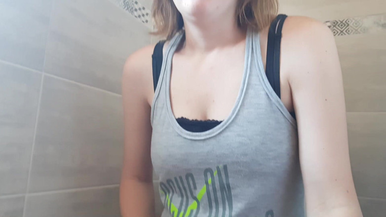 Alicia Robertz: Kompilace čůrání dívek