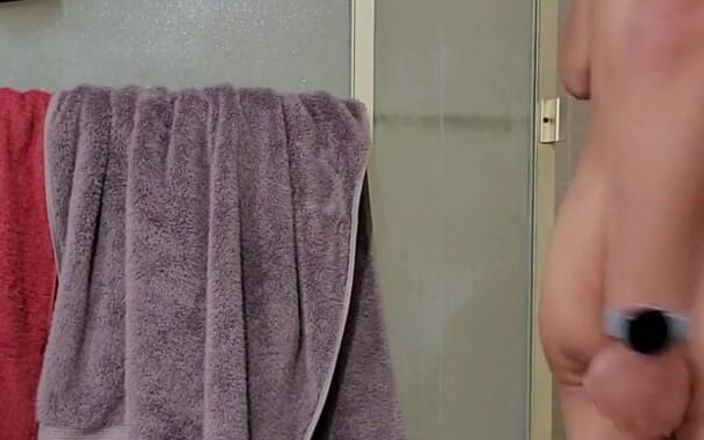 Z twink: Fată slabă sexy de 19 ani intrând la duș