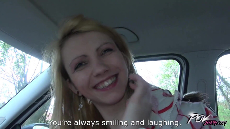 POV Bitch: Teen tóc vàng nhỏ nhắn gầy gò bú cu dưới...