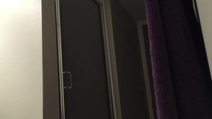 She Would Kill Me: Stiefzus in en uit de douche!