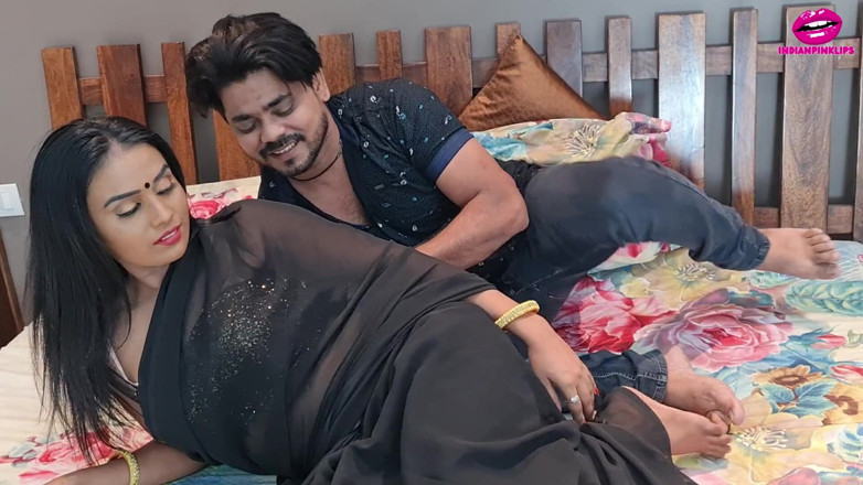 Indianpinklips: Hintli kadın Jija Ji ile seks yapıyor