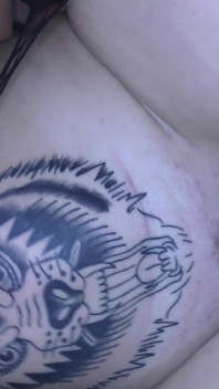 Getatoeëerde Ravers gaan pikgek in een gangbang 1