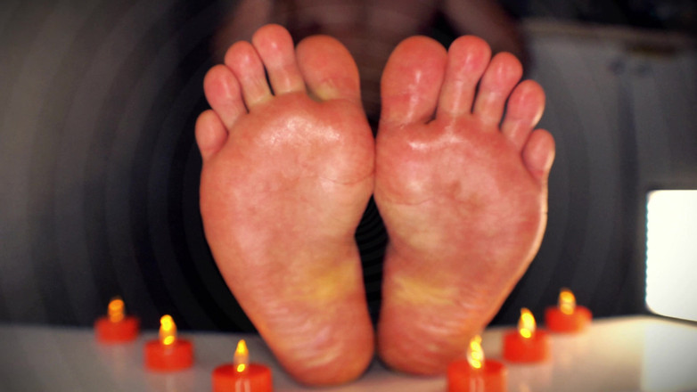 CashmasterAngel: Posedlá Být pod nohama pána