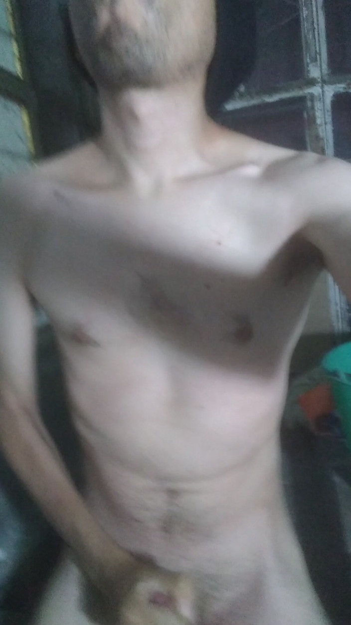 AlejandroFt: 세탁실에서 자위하고 있습니다.