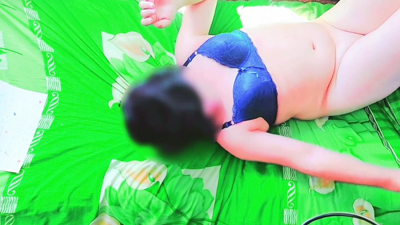 Kitty_Cross: Urzekająca fantazja Femboy obejmująca elegancję z nastawieniem