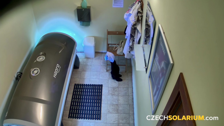 Czech Solarium: Czech Solarium 143: MILF Rubbing Her Wet Pussy in Solarium