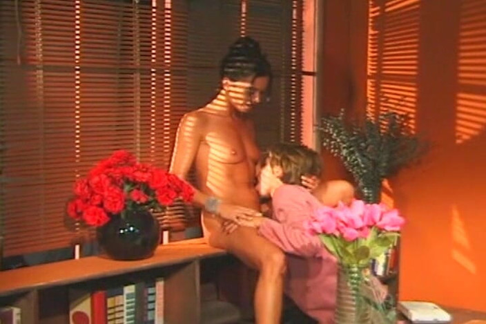 THAGSON RETRO: Brunete mature devorând pizde umede în orgasme extatice