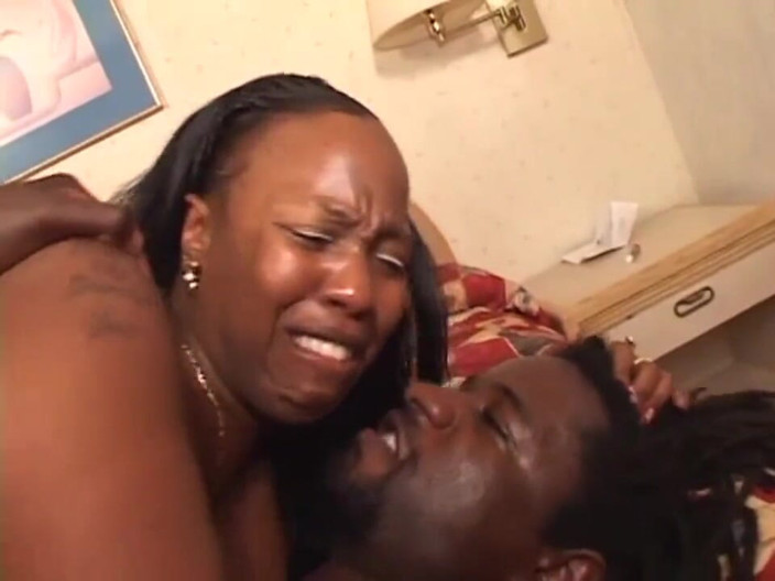 Africans Orgasm: Big fat black girl double penetrated big ass fucking threesome