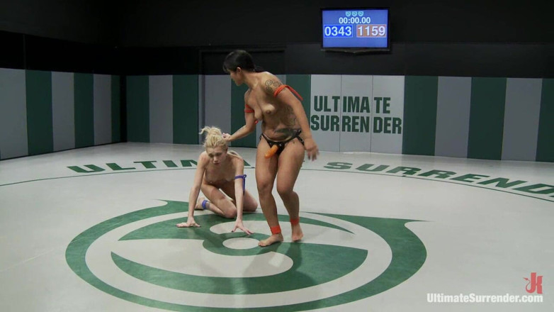 Ultimate surrender by Kink: Sin fait jouir le dragon sur le tapis se fait...