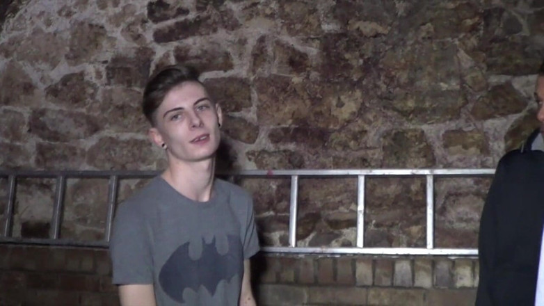 Gaybareback: Francouzské dvojčato Jeroma James šuká bez sedla padouchem s XXL ptákem