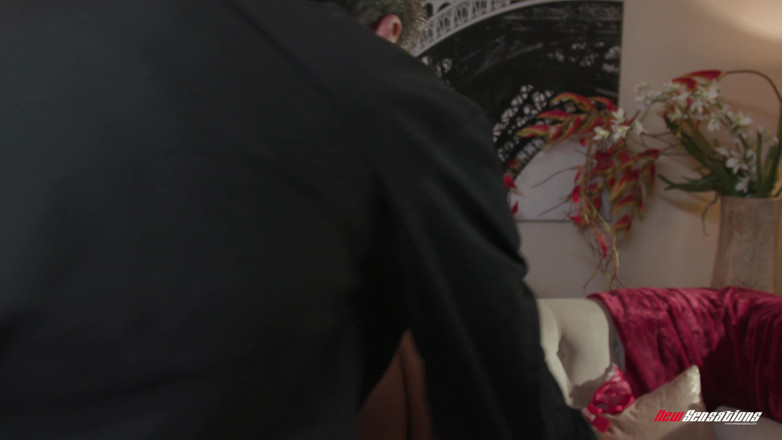 New Sensations: Când un străin o fute pe Dolly