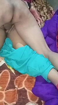 Un mari trompe sa femme et baise avec sa copine indienne
