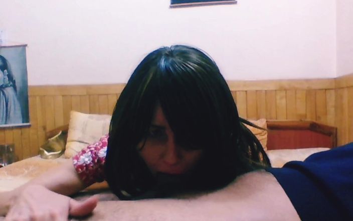 Bolly Karma: İş kadını akşam yemeğinden sonra yarak tadılıyor