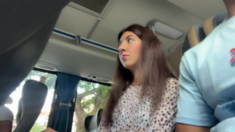 Katty West: Public dick blankziehen - riskanter handjob im öffentlichen bus voller leute, bis...