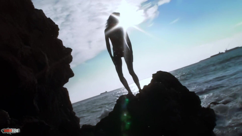 MMM100: Lady-margaux: Nice Drobna Lady Margaux Robienie gorącego striptiz nad morzem