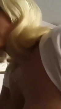 Caliente rubia puta follada por masivo bbc