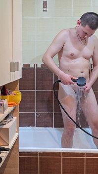 Menunjukkan pantat saya, bermain dengan zakar saya selepas pancut mani & mandi