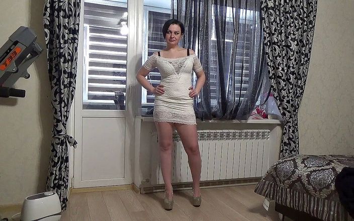 Sexy Milf: De meest sexy mijn outfit N2 Modelleren kleine witte jurk...